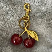 Llavero de cerezas para cartera